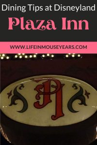 Dining Tips at Plaza Inn in Disneyland www.lifeinmouseyears.com #lifeinmouseyears #plazainn #disneyland #friedchicken