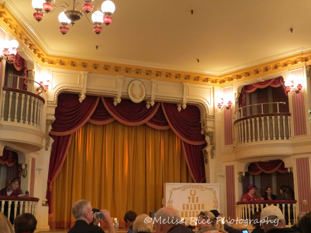 Dining Tips at the Golden Horseshoe in Disneyland