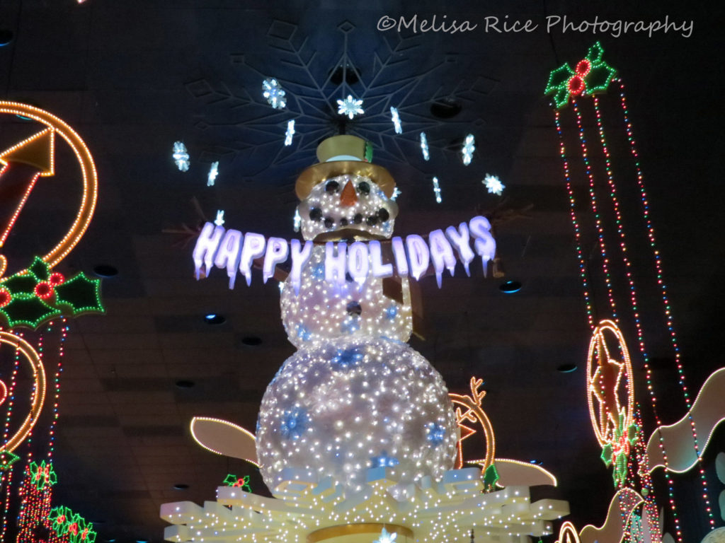 What Happens During the Holiday Season at the Disneyland Resort www.lifeinmouseyears.com #disneyland #christmas #familyvacation #disney
