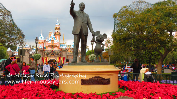 Partners statue Disneyland. Discovering statues around Disneyland.