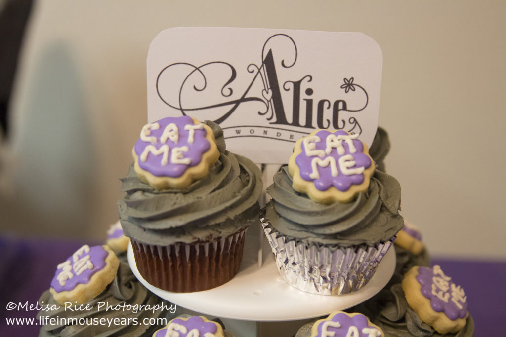 Alice in Wonderland cupcakes. DIY Disney