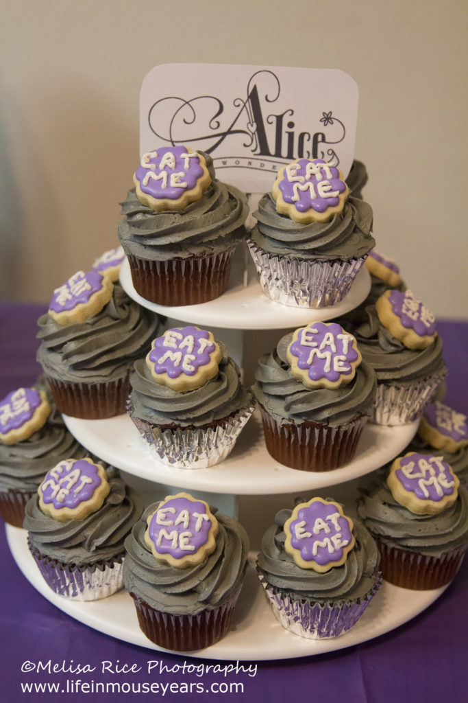 Alice in Wonderland cupcakes. DIY Disney