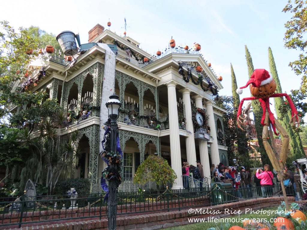 Holiday Time at Disneyland. lifeinmouseyears.com #disneyland #california #disney #travel