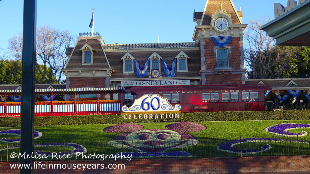 Times Disneyland Closed through the years www.lifeinmouseyears.com #lifeinmouseyears #disneyland #disneyparksclosed #disneylandentrance