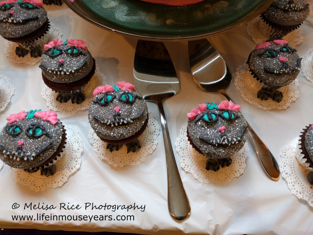 Alice in Wonderland Cheshire Cat Cupcakes