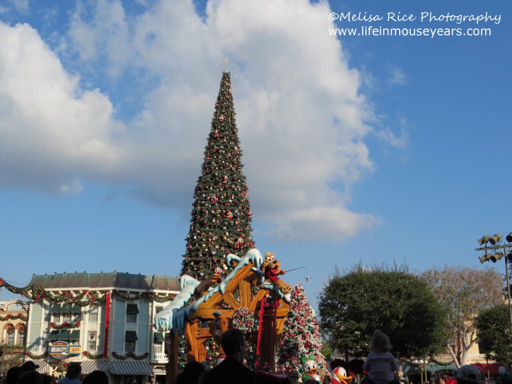 Holiday Time at Disneyland. Life in Mouse Years. #disneyland #california #travel #disney #holiday