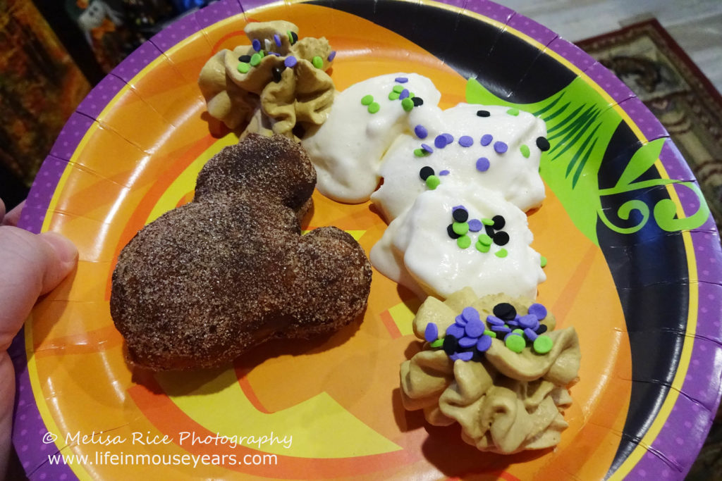 How to Celebrate Fall Disney Style. www.lifeinmouseyears.com #lifeinmouseyears #disney #disneyfoods #party #disneyparty #disneytheme #celebrate 