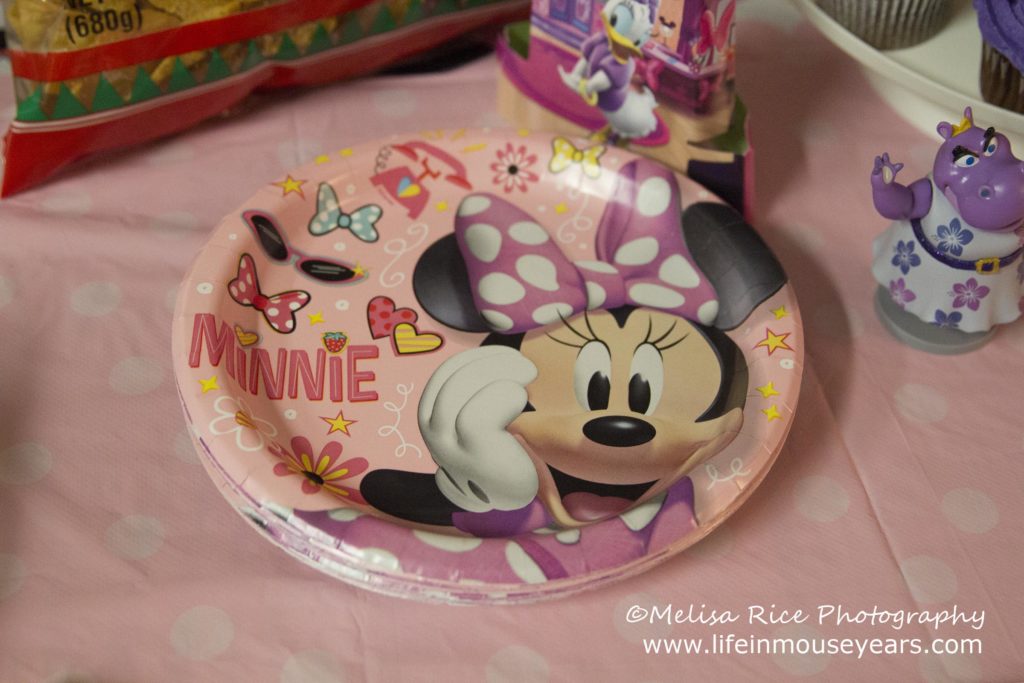 Minnie Mouse Birthday Party Ideas www.lifeinmouseyears.com #lifeinmouseyears #birthdayparty #disney #minniemouse 