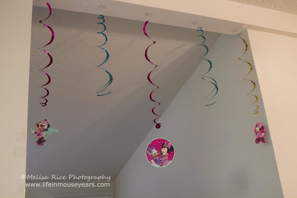 Minnie Mouse Birthday Party Ideas www.lifeinmouseyears.com #lifeinmouseyears #birthdayparty #disney #minniemouse 