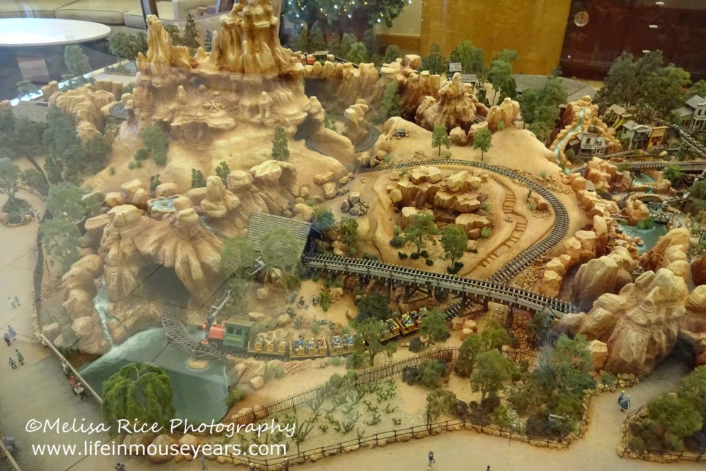 Exploring Disneyland Hotel's Frontier Tower www.lifeinmouseyears.com #lifeinmouseyears #disneylandhotel