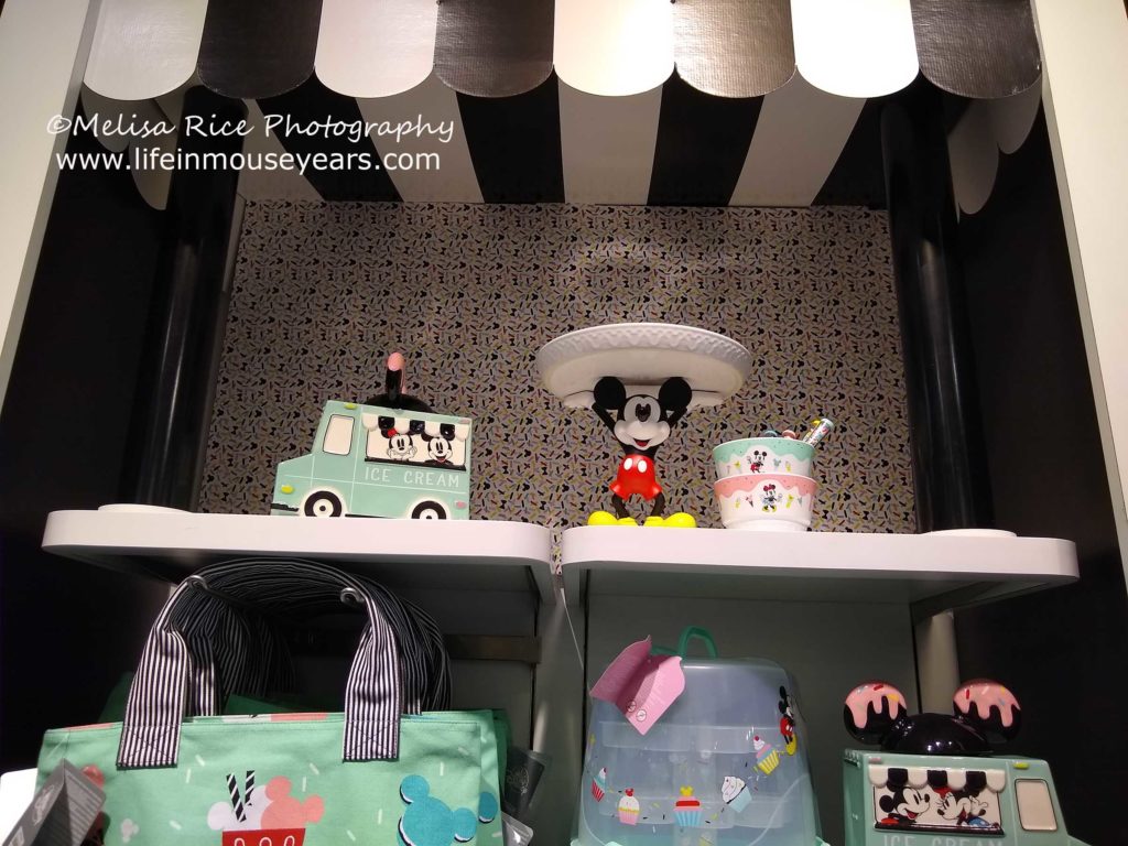 Disney Outlet at Woodburn Premium Outlet www.lifeinmouseyears.com #lifeinmouseyears #disneyoutlet #woodburnpremiumoutlets