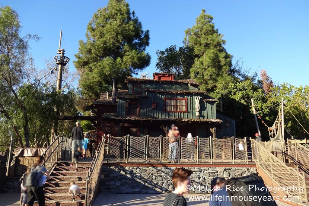 Touring Tom Sawyer Island www.lifeinmouseyears.com #lifeinmouseyears #disneyland #tomsawyerisland #marktwain 