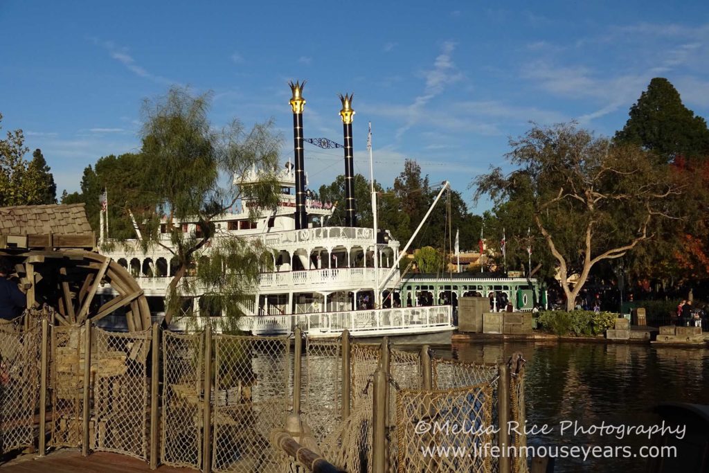 Touring Tom Sawyer Island www.lifeinmouseyears.com #lifeinmouseyears #disneyland #tomsawyerisland #marktwain 