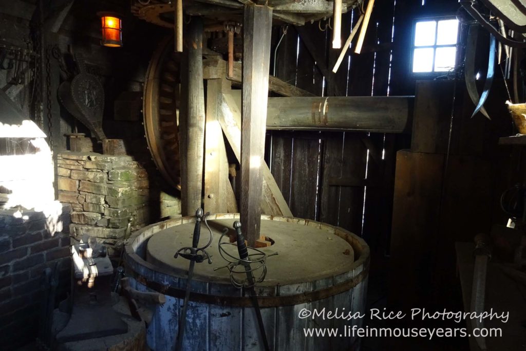 Touring Tom Sawyer Island www.lifeinmouseyears.com #lifeinmouseyears #disneyland #tomsawyerisland #marktwain 