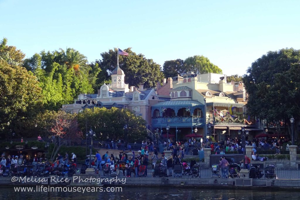 Touring Tom Sawyer Island www.lifeinmouseyears.com #lifeinmouseyears #disneyland #tomsawyerisland #marktwain 