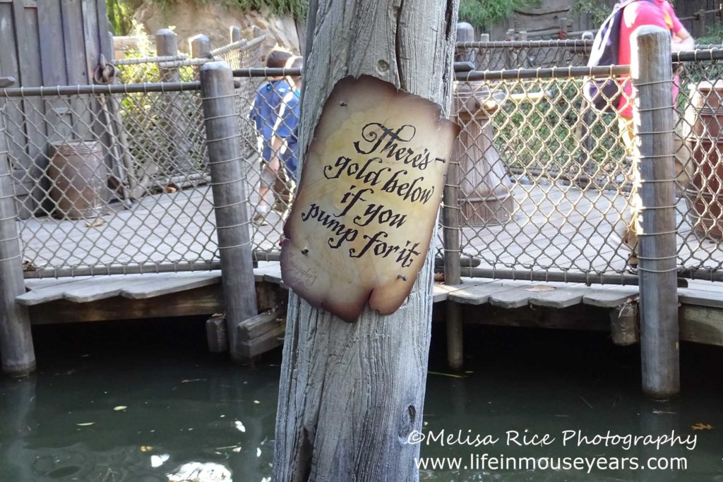 Touring Tom Sawyer Island www.lifeinmouseyears.com #lifeinmouseyears #disneyland #tomsawyerisland #marktwain 