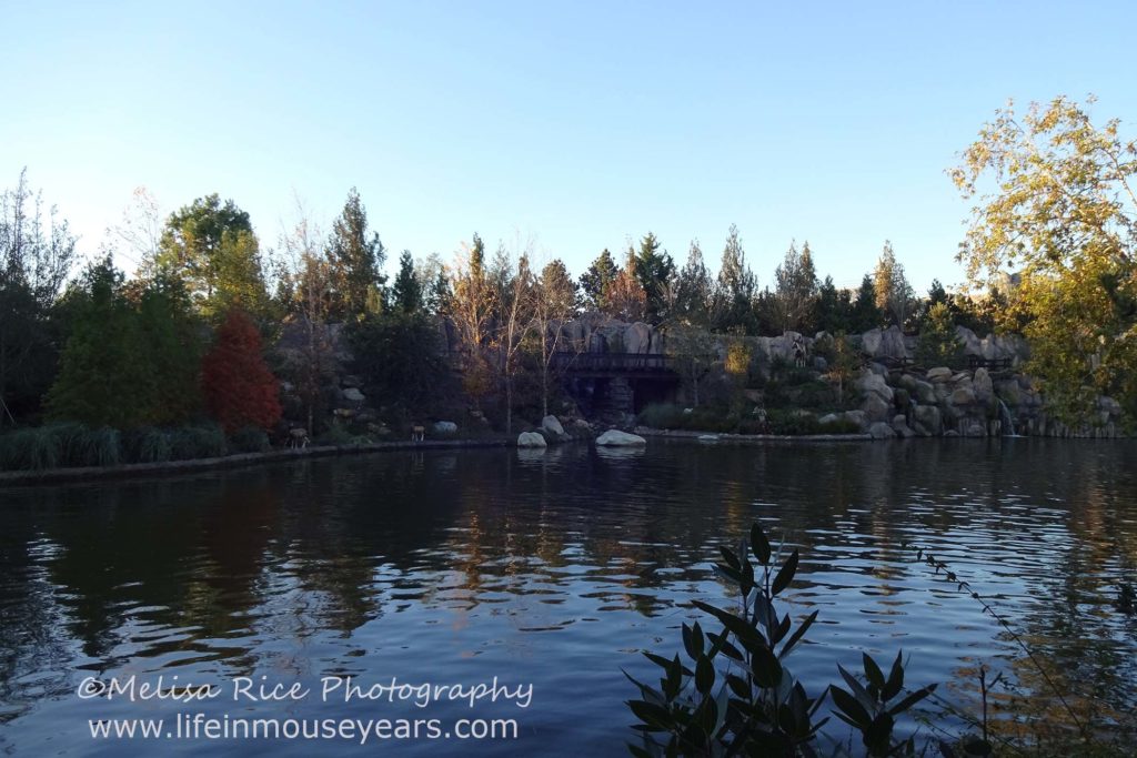 Touring Tom Sawyer Island www.lifeinmouseyears.com #lifeinmouseyears #disneyland #tomsawyerisland #marktwain 