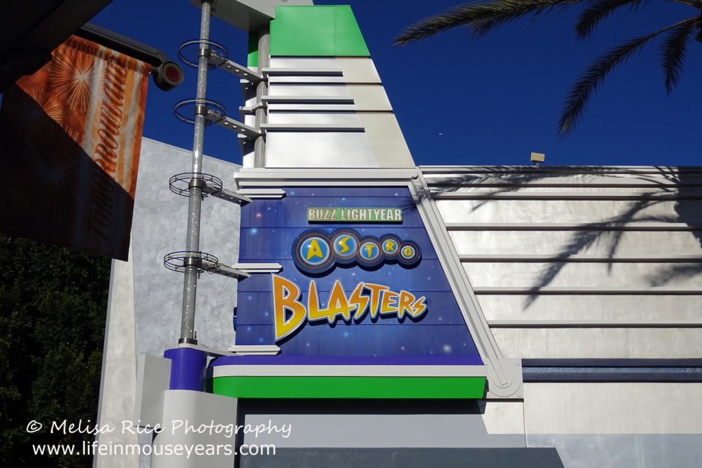 Exploring Tomorrowland Today www.lifeinmouseyears.com #lifeinmouseyears #disneyland #tomorrowland #buzzlightyear