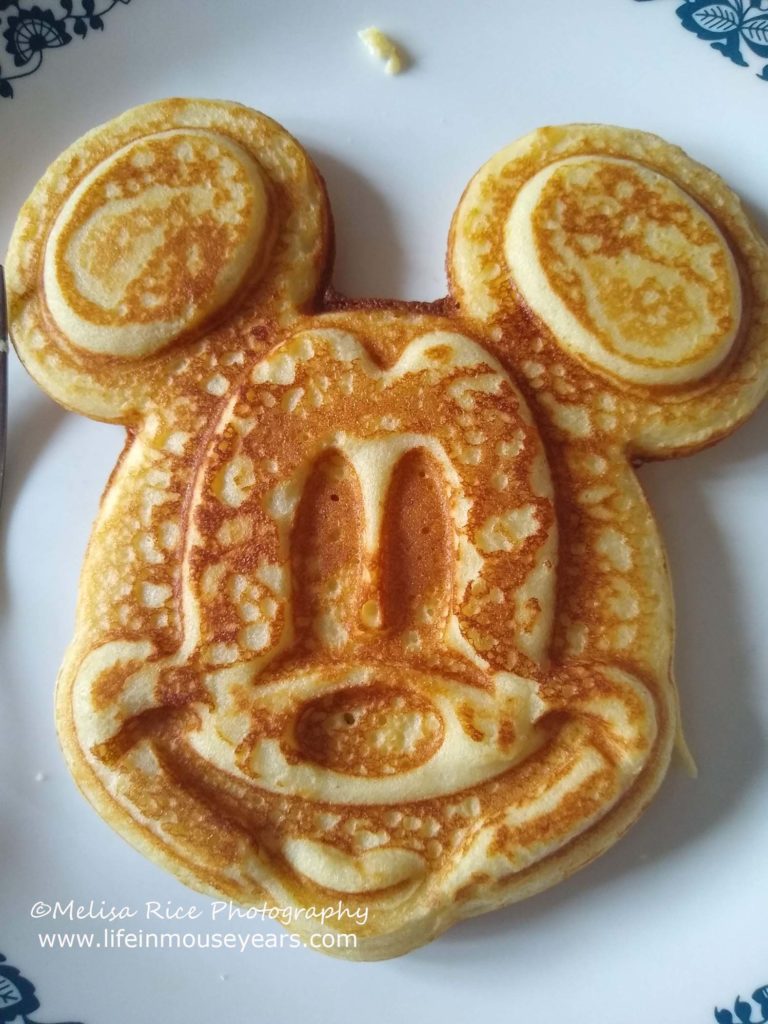 www.lifeinmouseyears.com #lifeinmouseyears #disney #mickeypancakes 