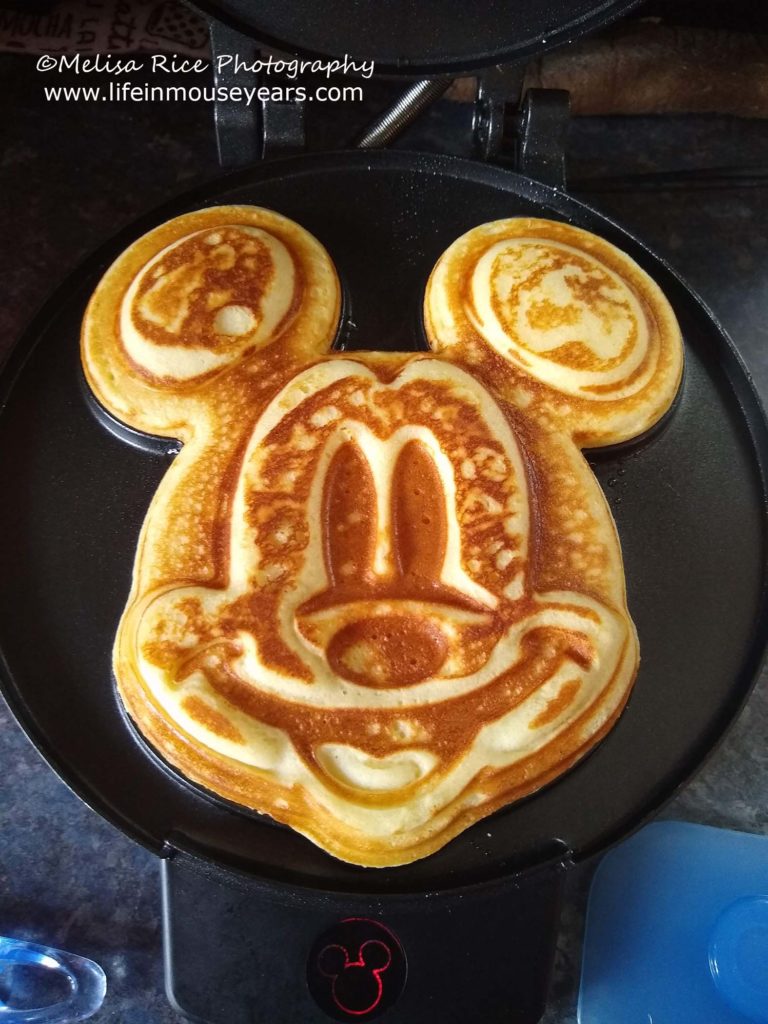 www.lifeinmouseyears.com #lifeinmouseyears #disney #mickeypancakes 