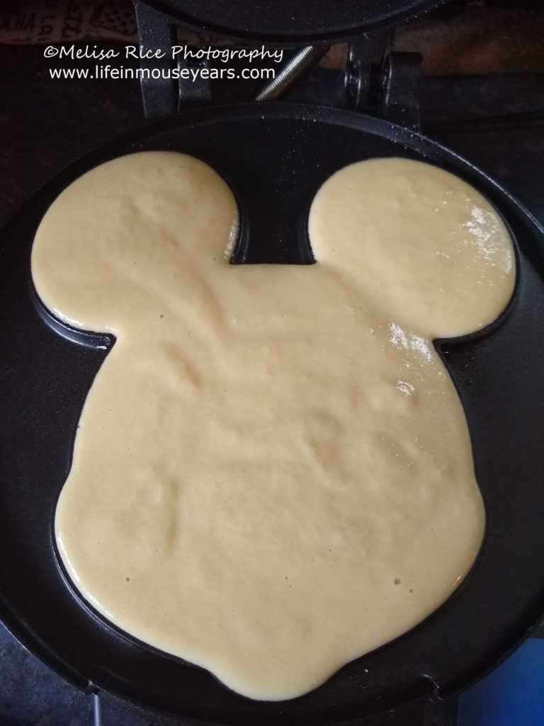 www.lifeinmouseyears.com #lifeinmouseyears #disney #mickeypancakes 