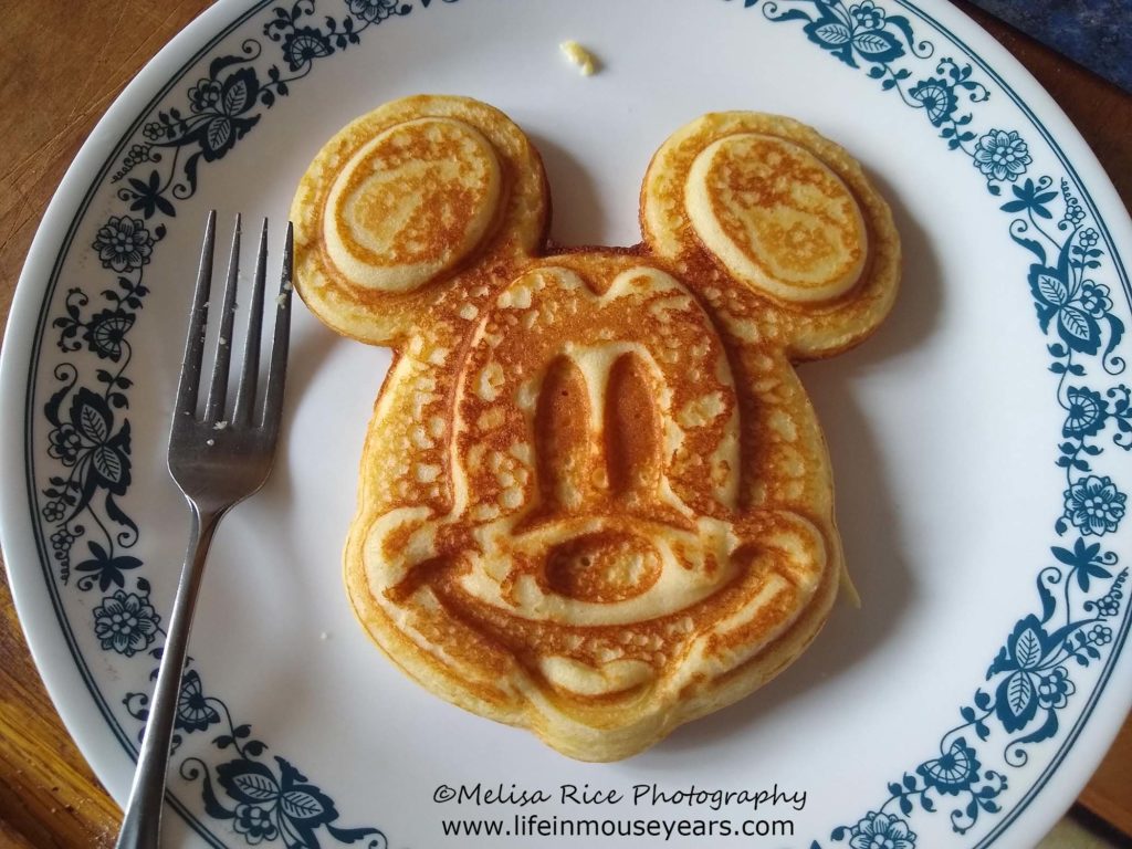 www.lifeinmouseyears.com #lifeinmouseyears #disney #mickeypancakes 