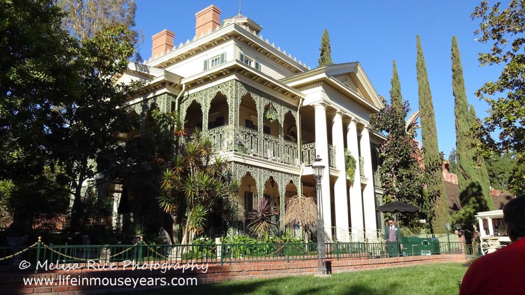 www.lifeinmouseyears.com #lifeinmouseyears #disneyland #hauntedmansion