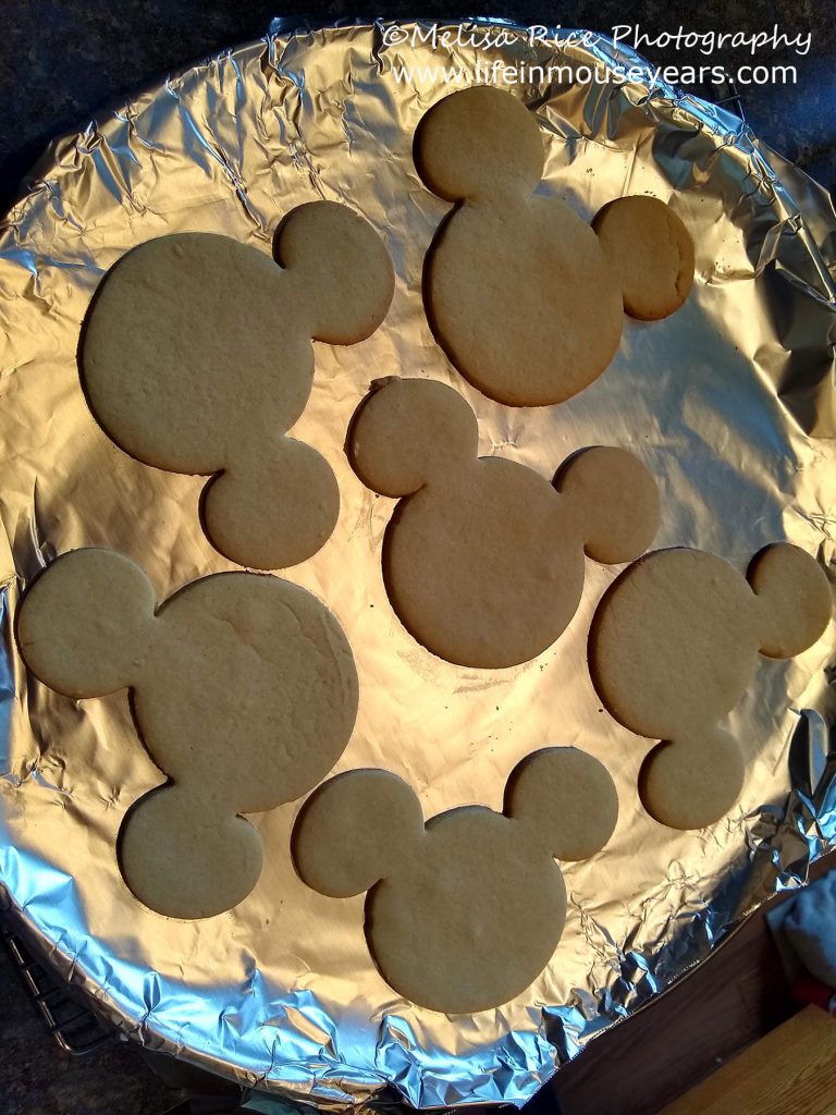 www.lifeinmouseyears.com #lifeinmouseyears #disney #disneyfoods #mickeycookies