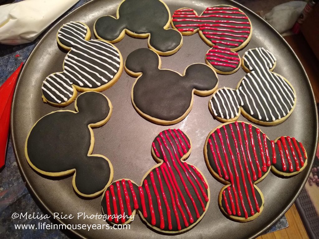 www.lifeinmouseyears.com #lifeinmouseyears #disney #disneyfoods #mickeycookies