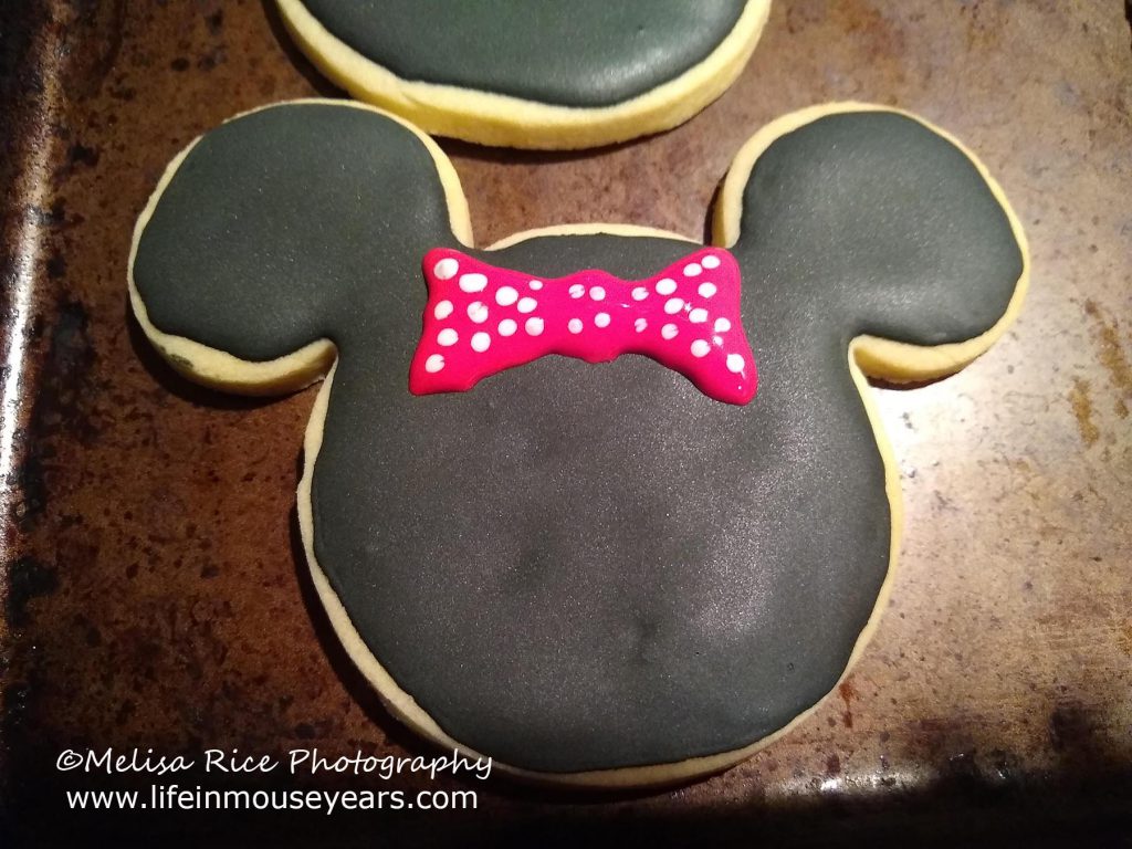 www.lifeinmouseyears.com #lifeinmouseyears #disney #disneyfoods #mickeycookies