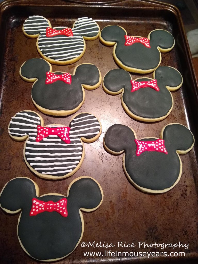 www.lifeinmouseyears.com #lifeinmouseyears #disney #disneyfoods #mickeycookies